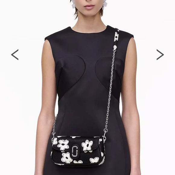 Marc Jacobs Handbags - NWT! NEW! Marc Jacobs Clover Double J Daisy Convertible Shoulder Bag Black White